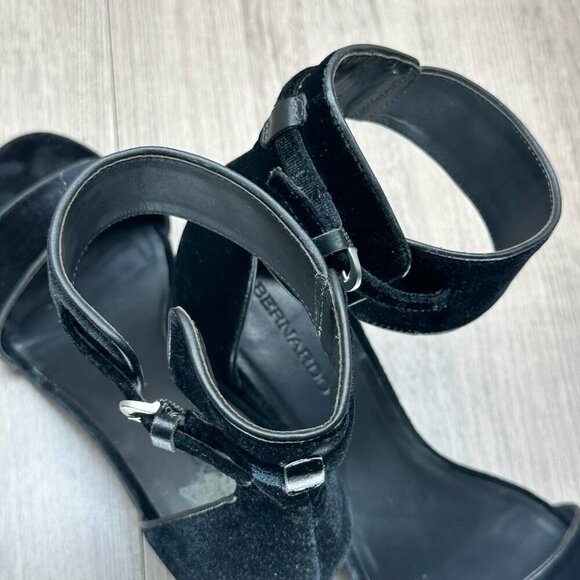 Bernardo Blythe Sandals Womens 10M Ankle Strap Chunky Heel Velvety suede Black - Picture 10 of 13